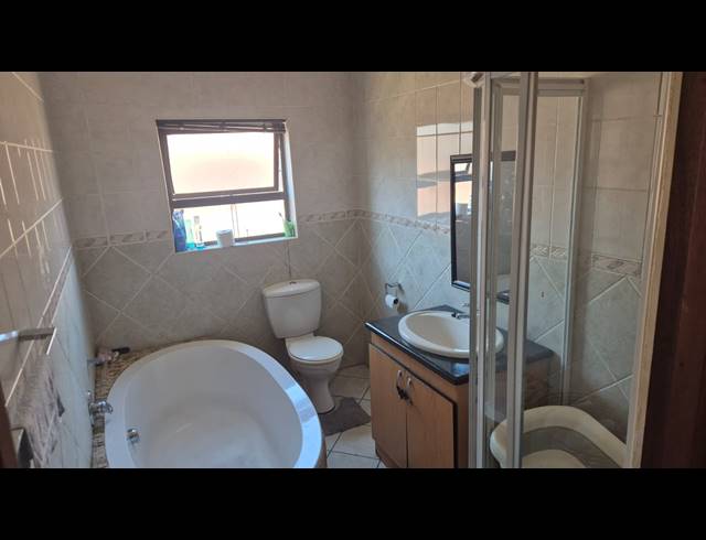 3 BEDROOM DETACHED FOR SALE IN SONNEVELD